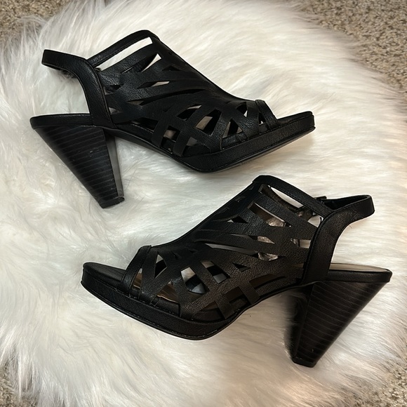 Coconuts by Matisse Sandals - Picture 2 of 6